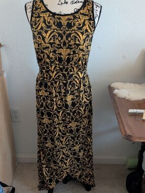 Black and Gold Sleeveless Maxi Dress